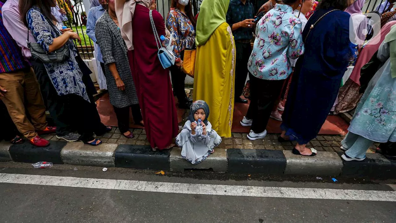 Isi Sembako yang Dibagikan Jokowi Saat Open House hingga Picu Kekisruhan