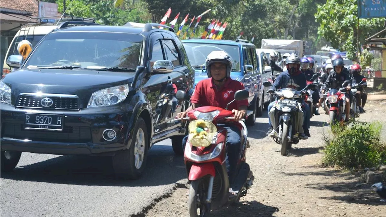 Libur Lebaran, Macet Horor Terjadi di Jalur Wisata Menuju Pantai Carita Banten