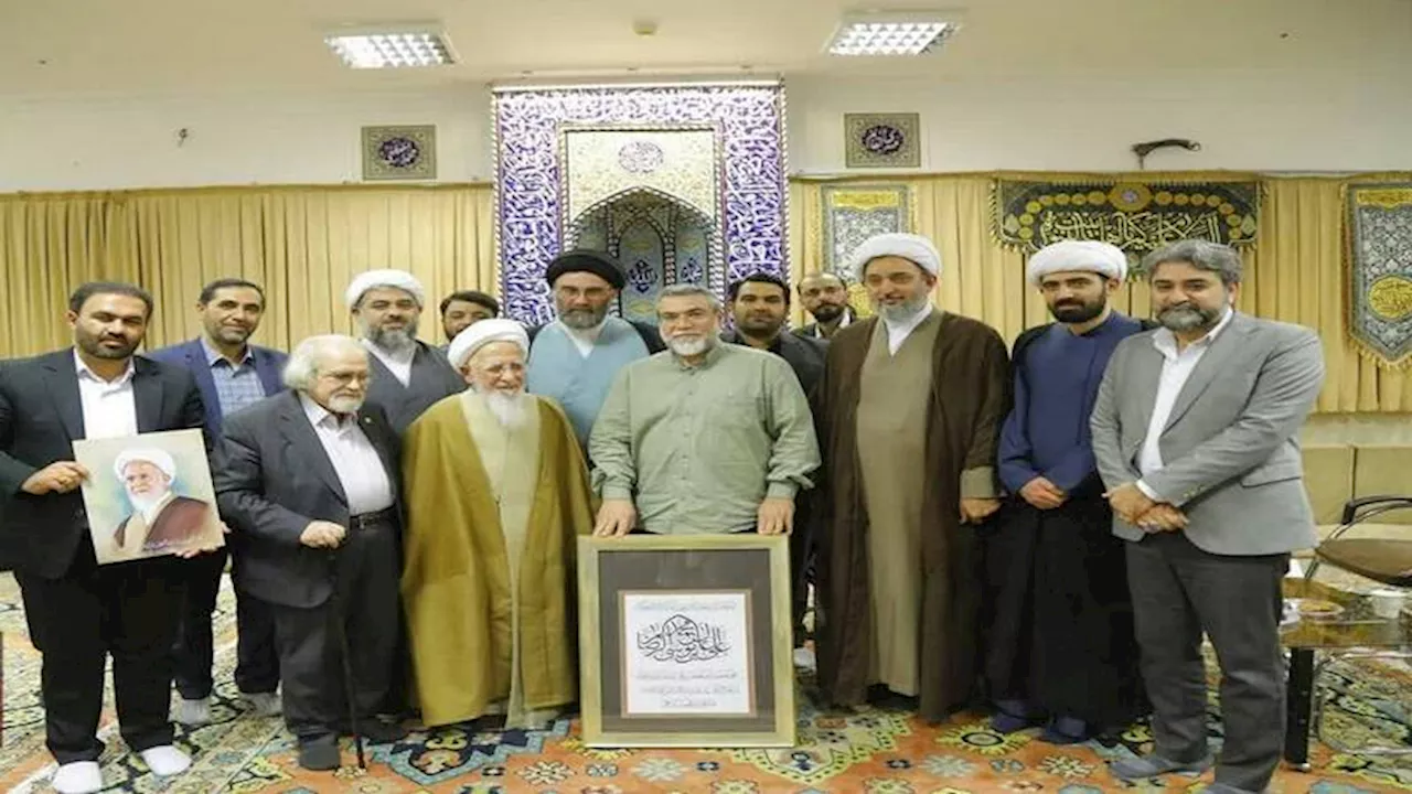 دیدار جمعی از شاعران با آیت‌الله جوادی آملی