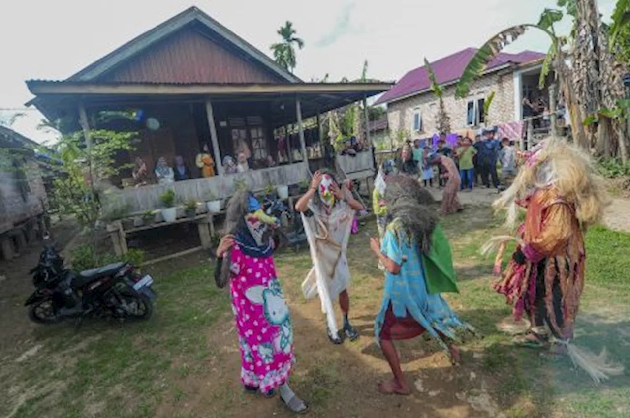 Tradisi Topeng Labu Meriahkan Idul Fitri di Permukiman Desa Muara Jambi