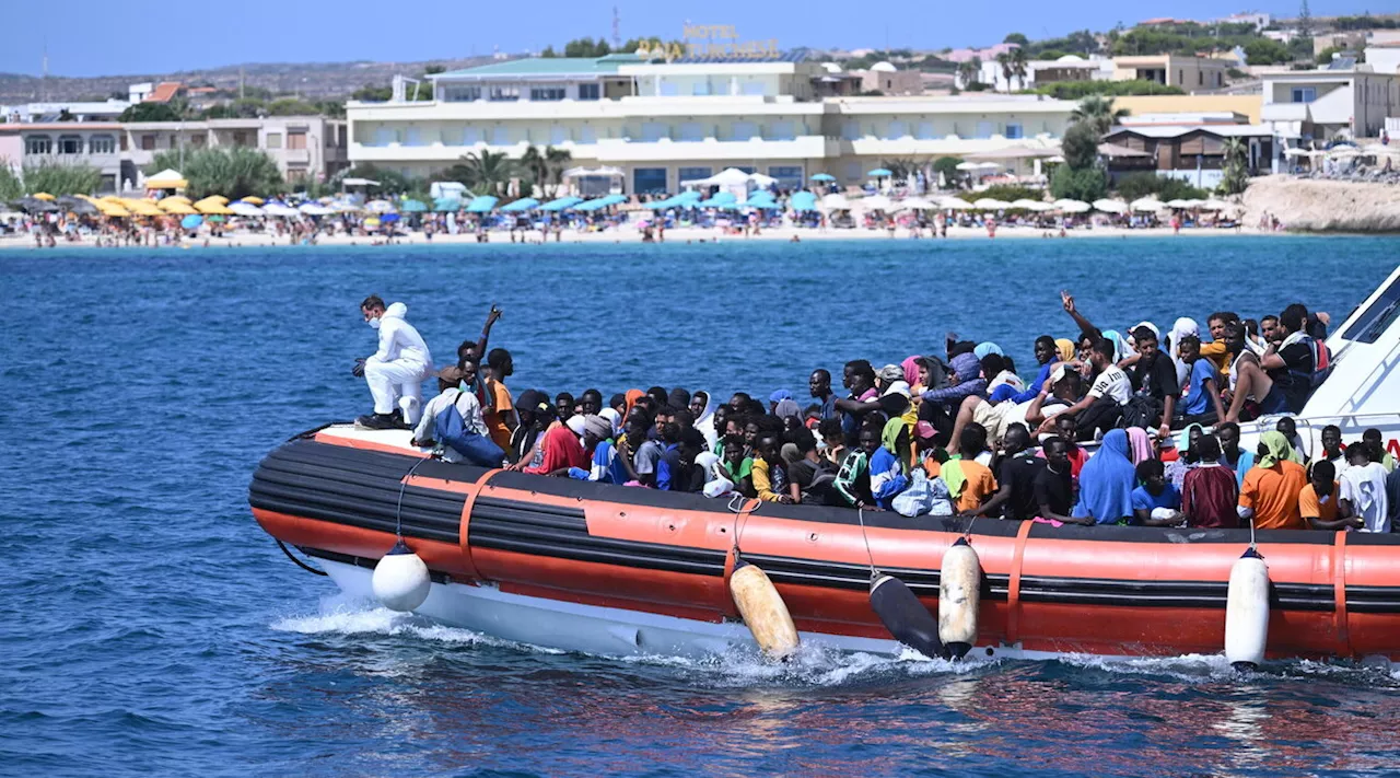 Migranti, nuovi sbarchi a Lampedusa: 400 arrivi in 24 ore