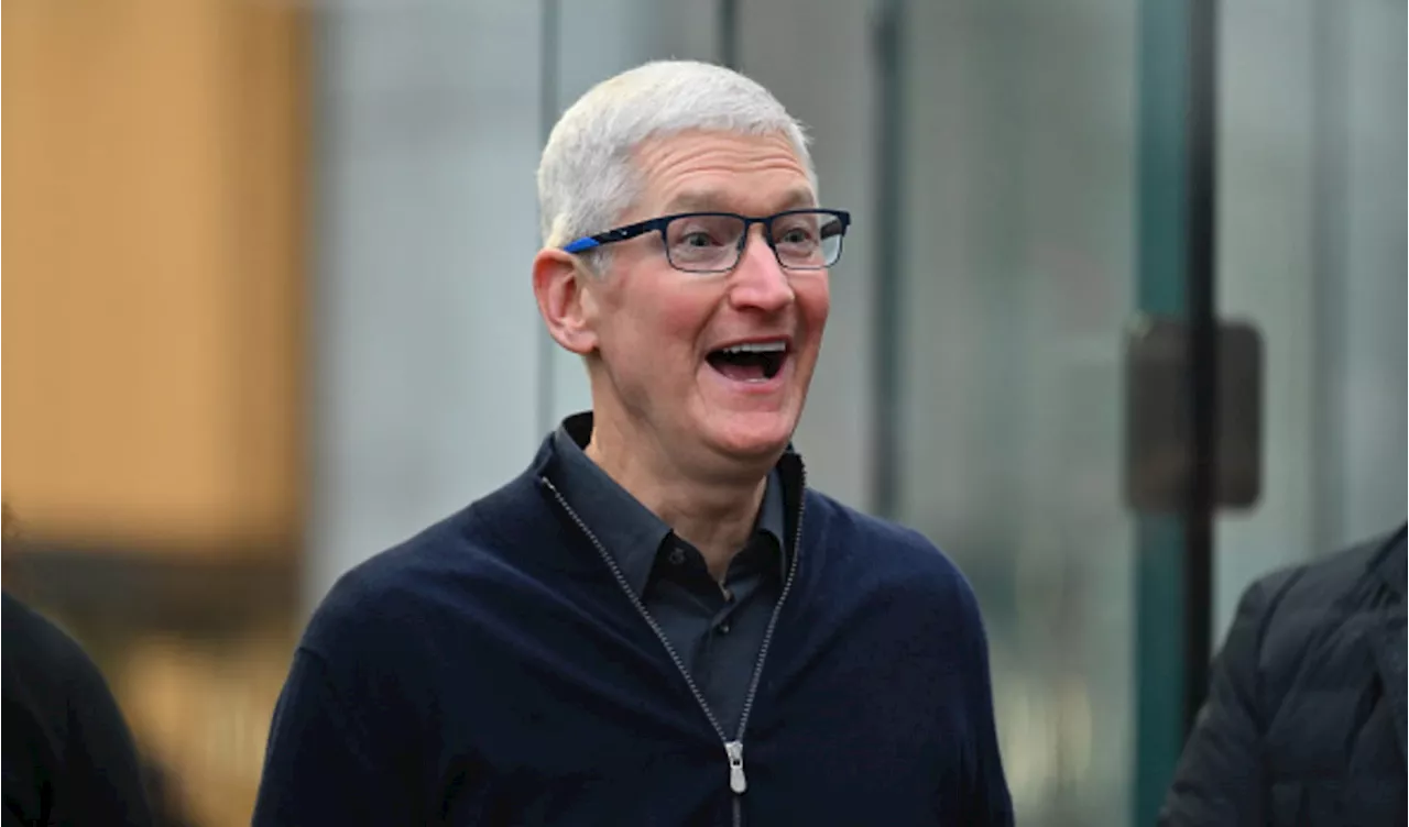 Apple Shares Surge on Positive Sentiment and AI Potential