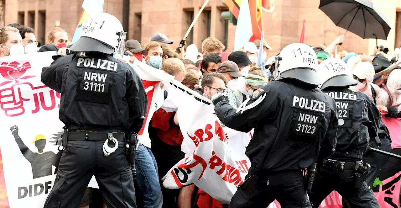 Düsseldorf: Unterschiediche Urteile um umstrittenen Polizeikessel​