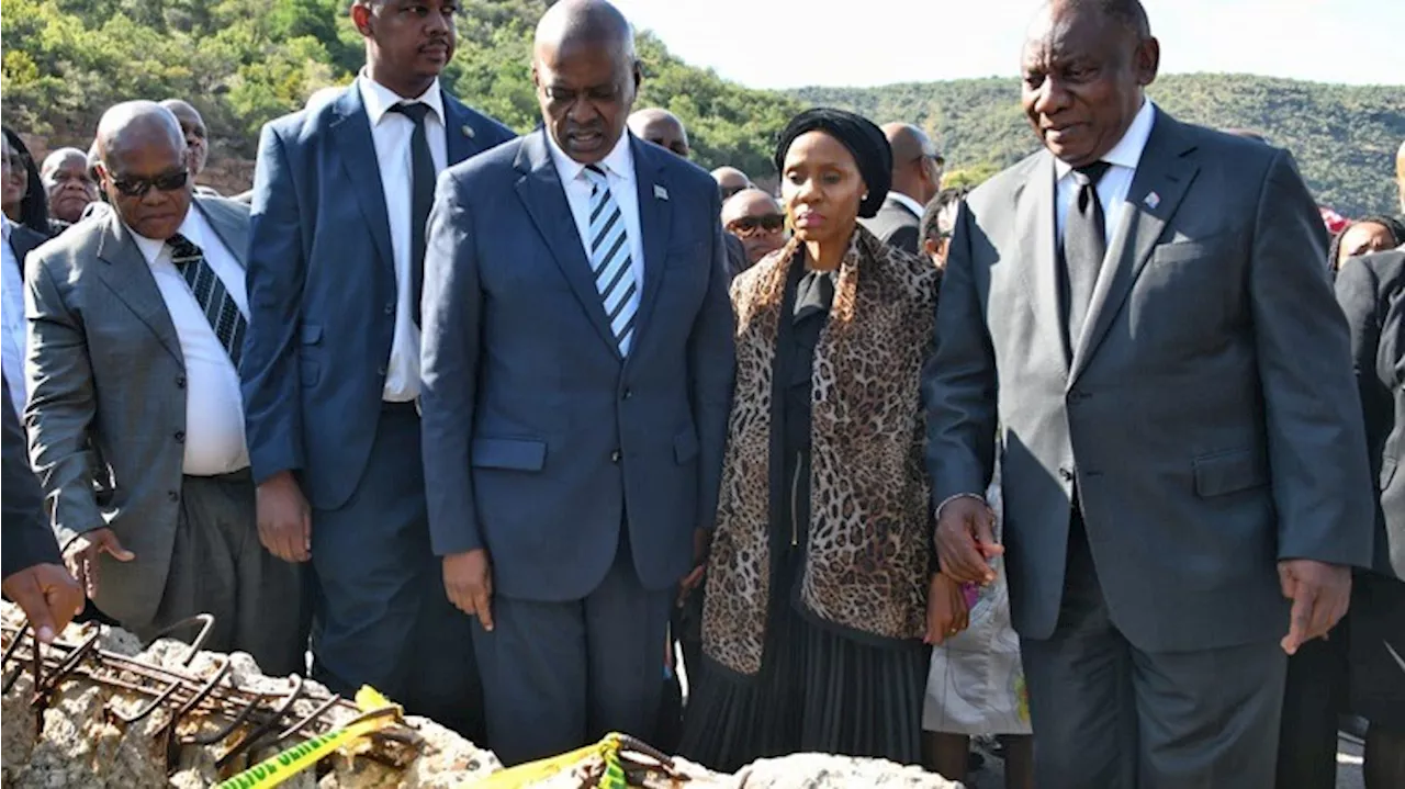 Ramaphosa, Masisi visit site of Limpopo bus crash - SABC News - Breaking news, special reports, world,