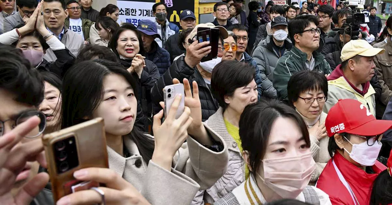 韓国総選挙、若者や女性の与党離れが深刻 尹錫悦大統領の意思疎通不足に嫌気