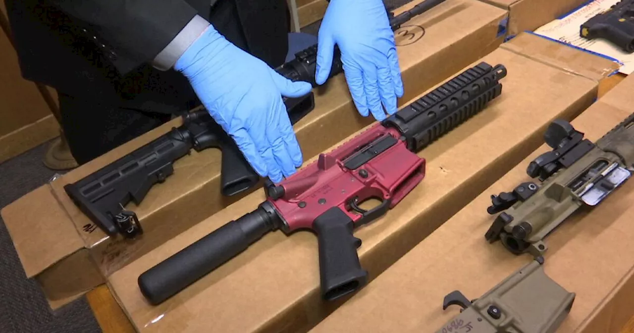 Dos fabricantes de partes de armas acceden a suspender temporalmente sus ventas en Filadelfia