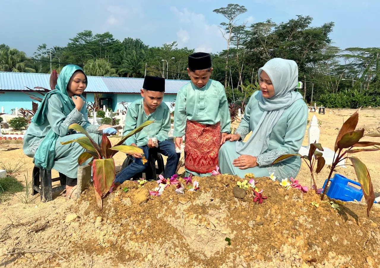 Children Express Sadness Over Absence of Mother on Aidilfitri