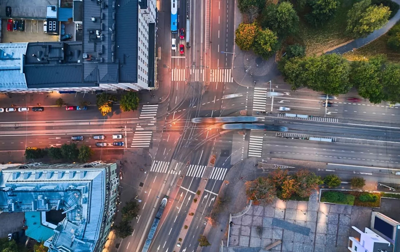 Red light, green light, white light: New traffic signal could ease congestion