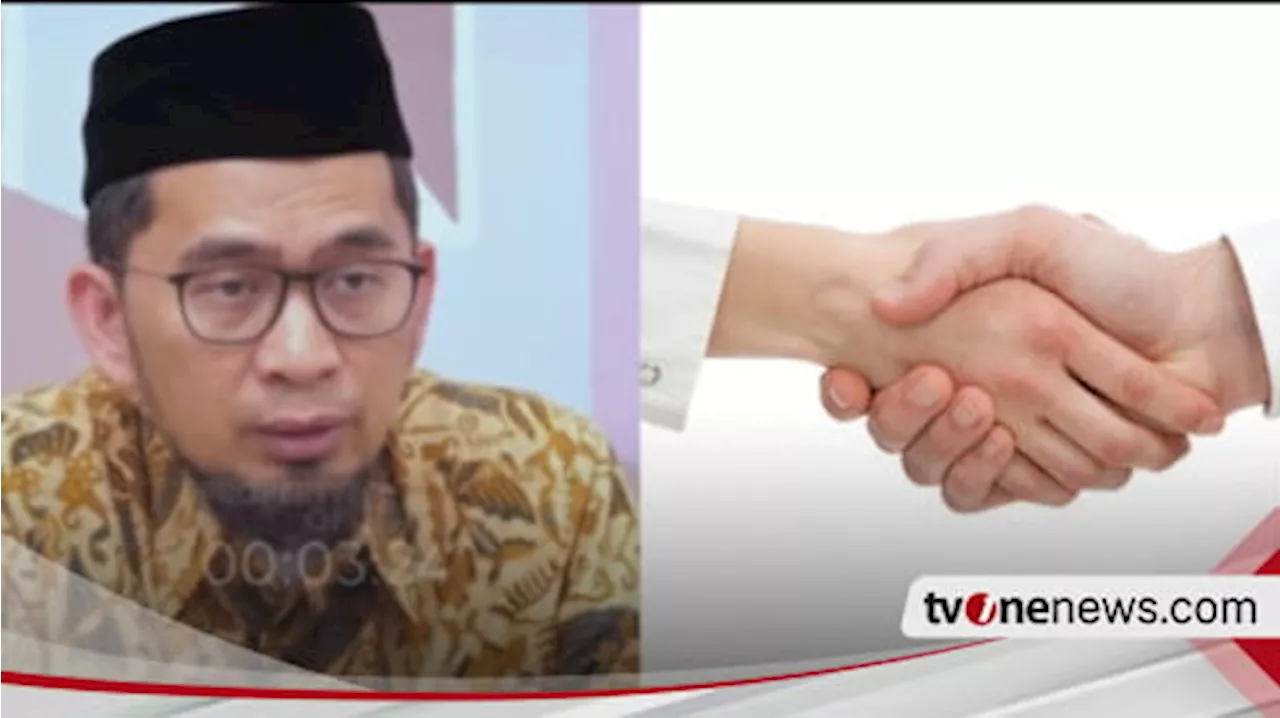 Meski Sudah Kenal, Laki-Laki dan Perempuan yang Bukan Mahram Memangnya Boleh Berjabat Tangan? Ustaz Adi Hidayat Ingatkan Hal Ini ...