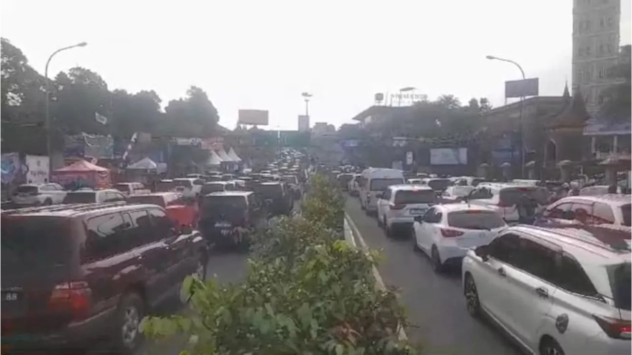 Arus Lalu Lintas di Puncak Bogor Hari ke 2 Lebaran Padat, Polisi Berlakukan Ganjil Genap dan Oneway