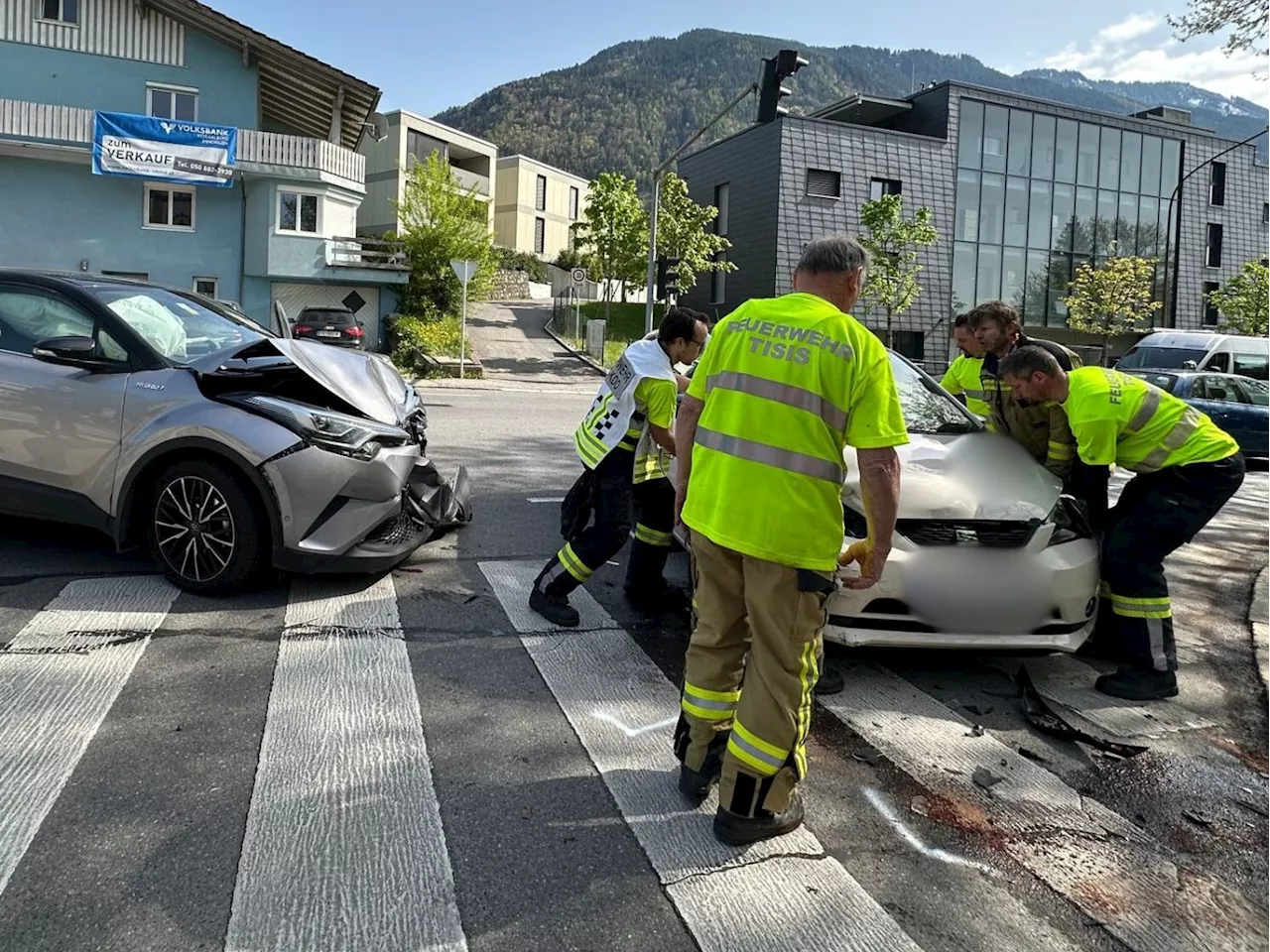 Frontalkollision in Feldkirch: Kind bei Verkehrsunfall verletzt