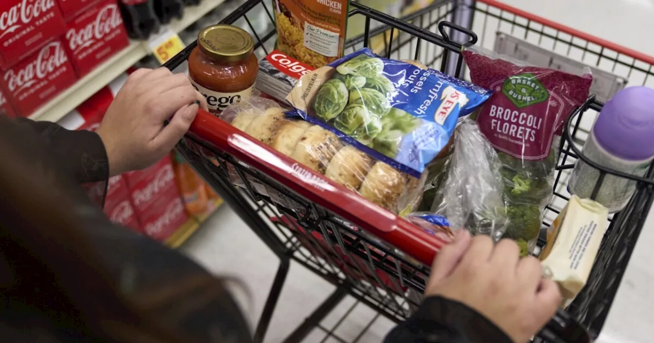 Americans struggling to afford groceries due to increasing prices