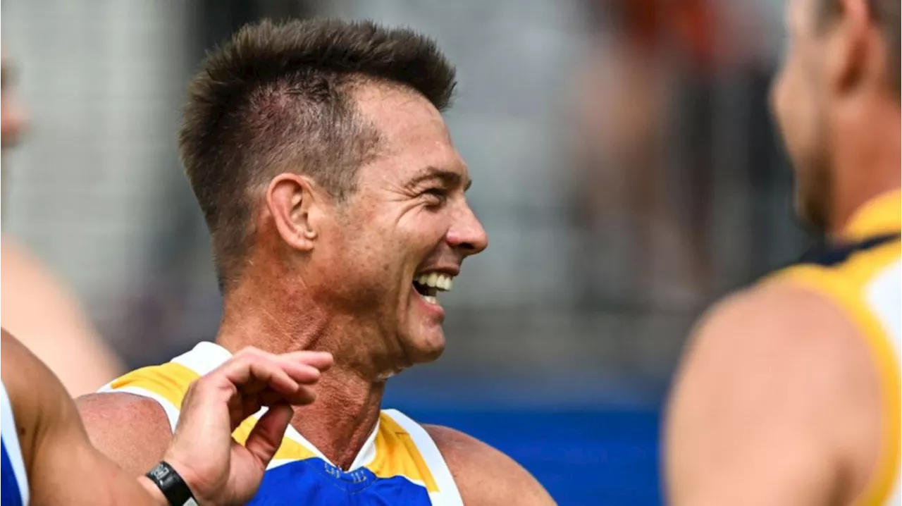 AFL great Ben Cousins steps out with powerhouse VAFA club for training session