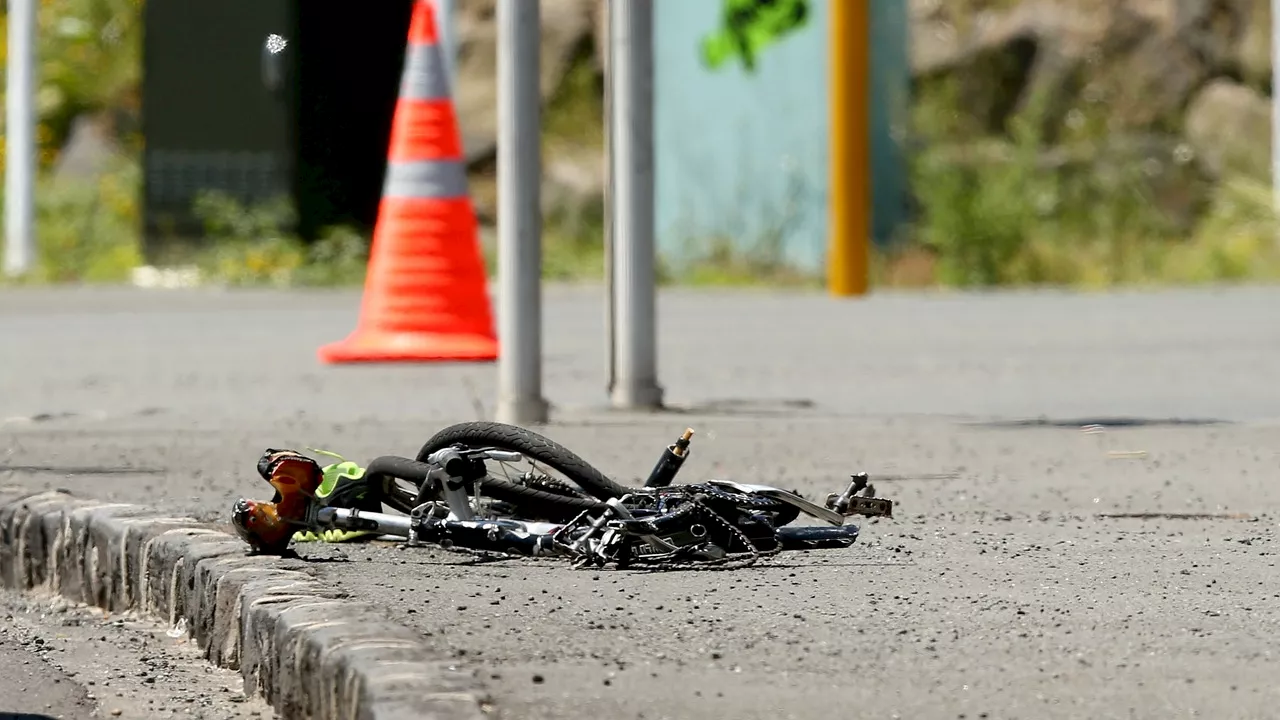 Una niña de 5 años muere tras ser atropellada por un camión mientras iba en bicicleta