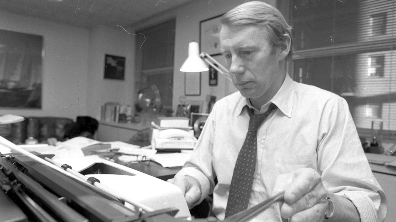 Robert MacNeil, creator and first anchor of PBS 'NewsHour' nightly newscast, dies at 93