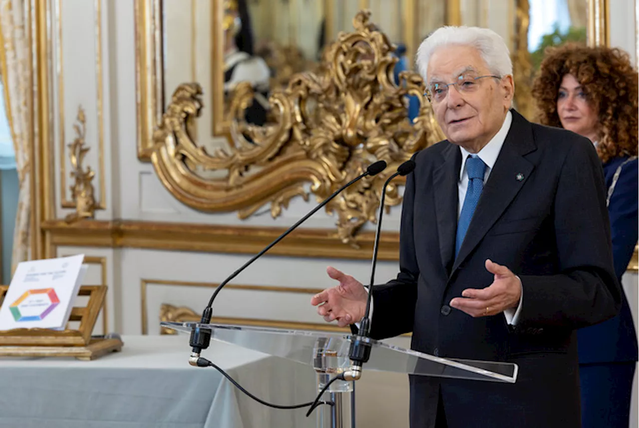 Mattarella, aiutare le giovani coppie, lo chiede la Costituzione