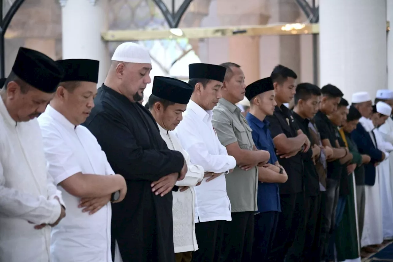 Presiden Jokowi shalat Jumat di Masjid Agung Kota Medan