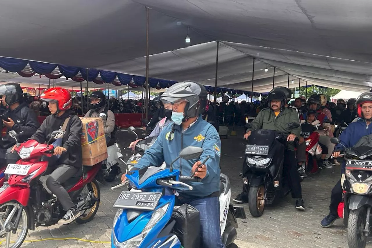 PT ASDP Indonesia Ferry (Persero) Melayani Penumpang R2 dan R4 di Pelabuhan Panjang, Lampung