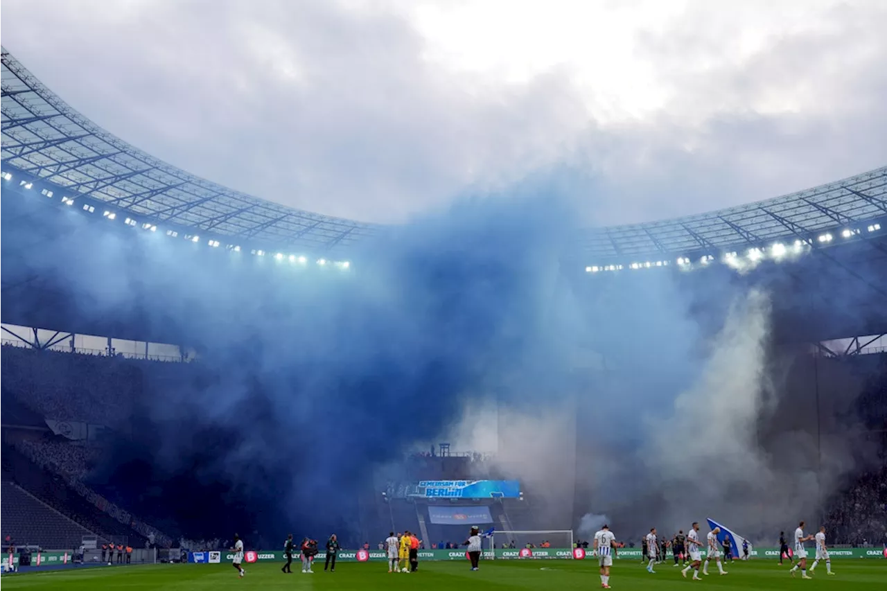 Risikospiel Hertha BSC gegen Hansa Rostock: Festnahmen, Anpfiff verzögert