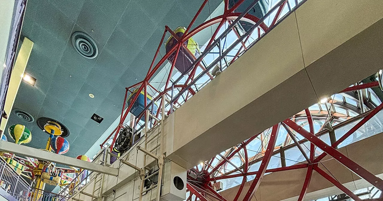 Ferris wheel at Toronto's famous 'dead mall' jams and traps riders