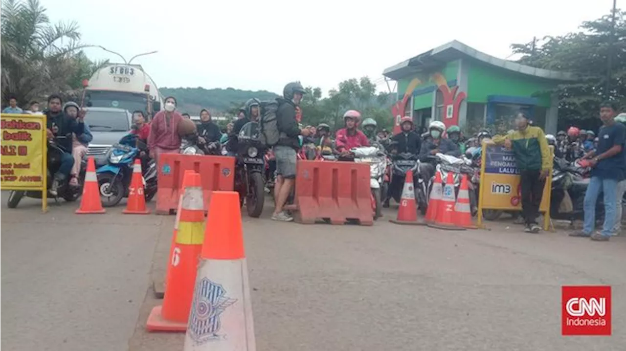 Jalur Wisata Anyer-Carita Macet, Pengunjung Terjebak 3 Jam