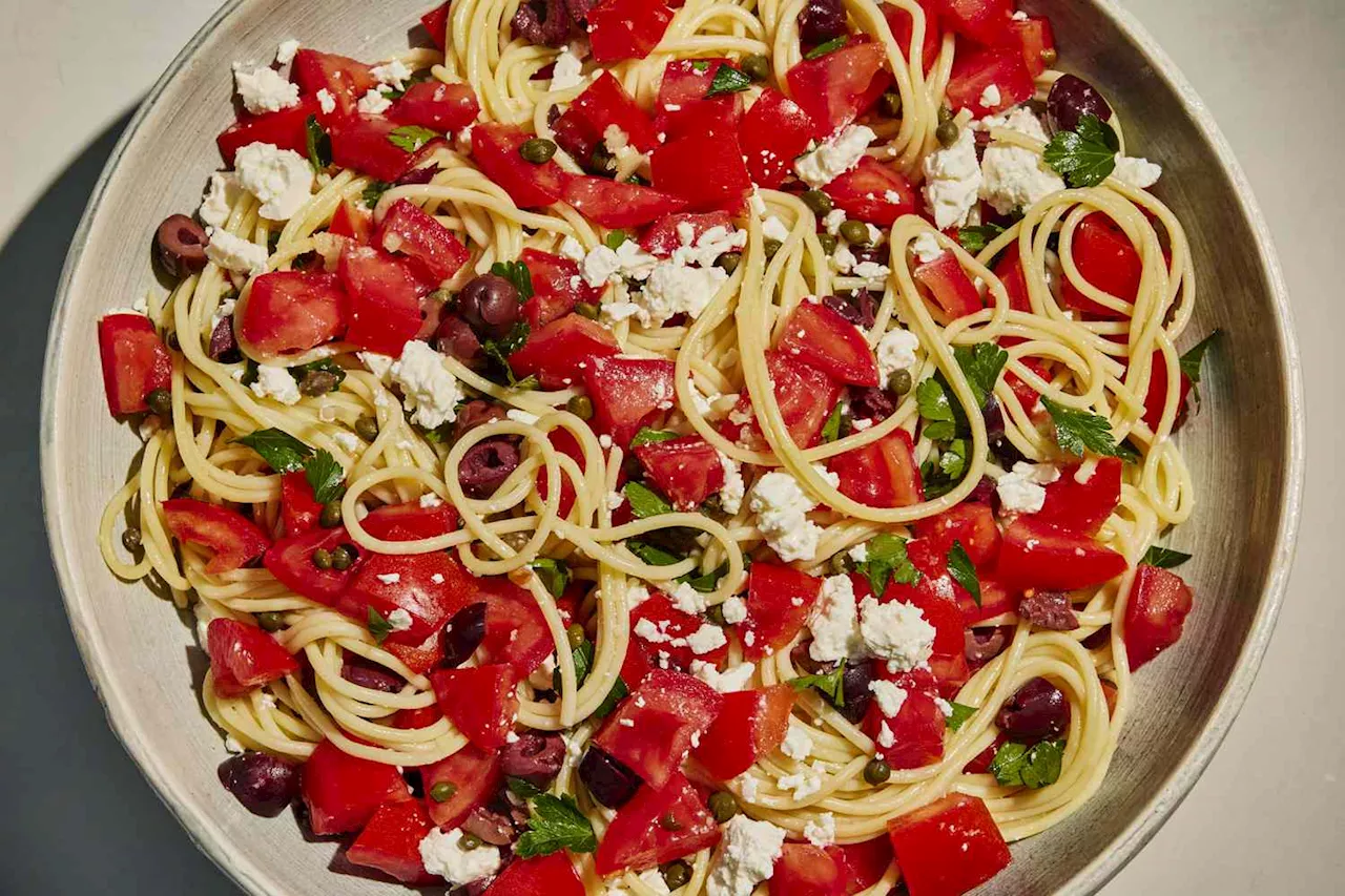 Fresh Tomato-Feta Pasta: A Burst of Flavor