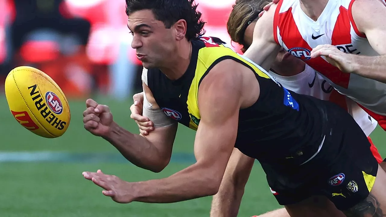 Richmond midfielder Tim Taranto suffers fractured wrist