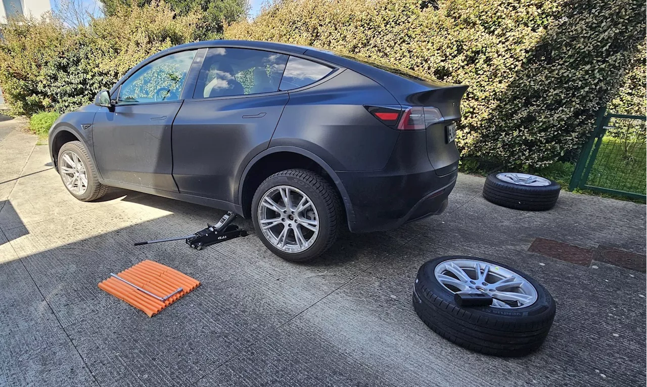 Faut-il utiliser des pads de levage sur une Tesla pour changer les pneus ?