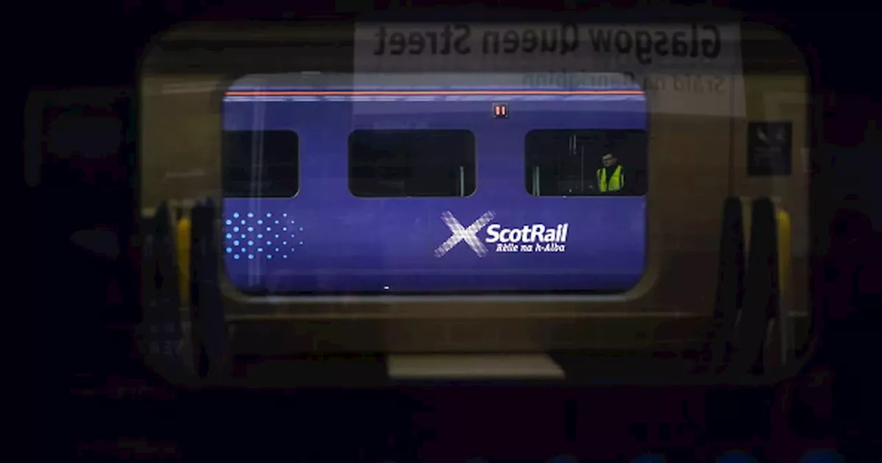 Broken down train causes major disruption for late night Glasgow travellers