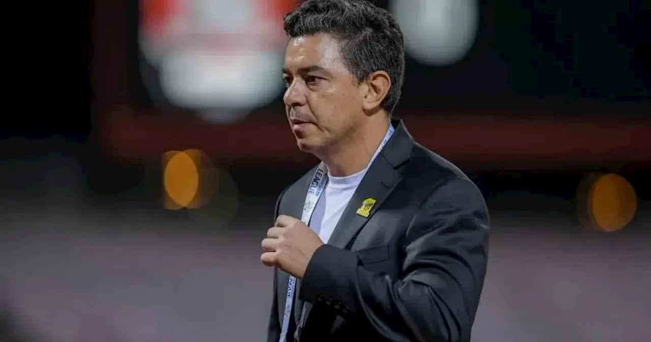 En video: un espectador atacó a latigazos a un jugador del Al-Ittihad de Marcelo Gallardo