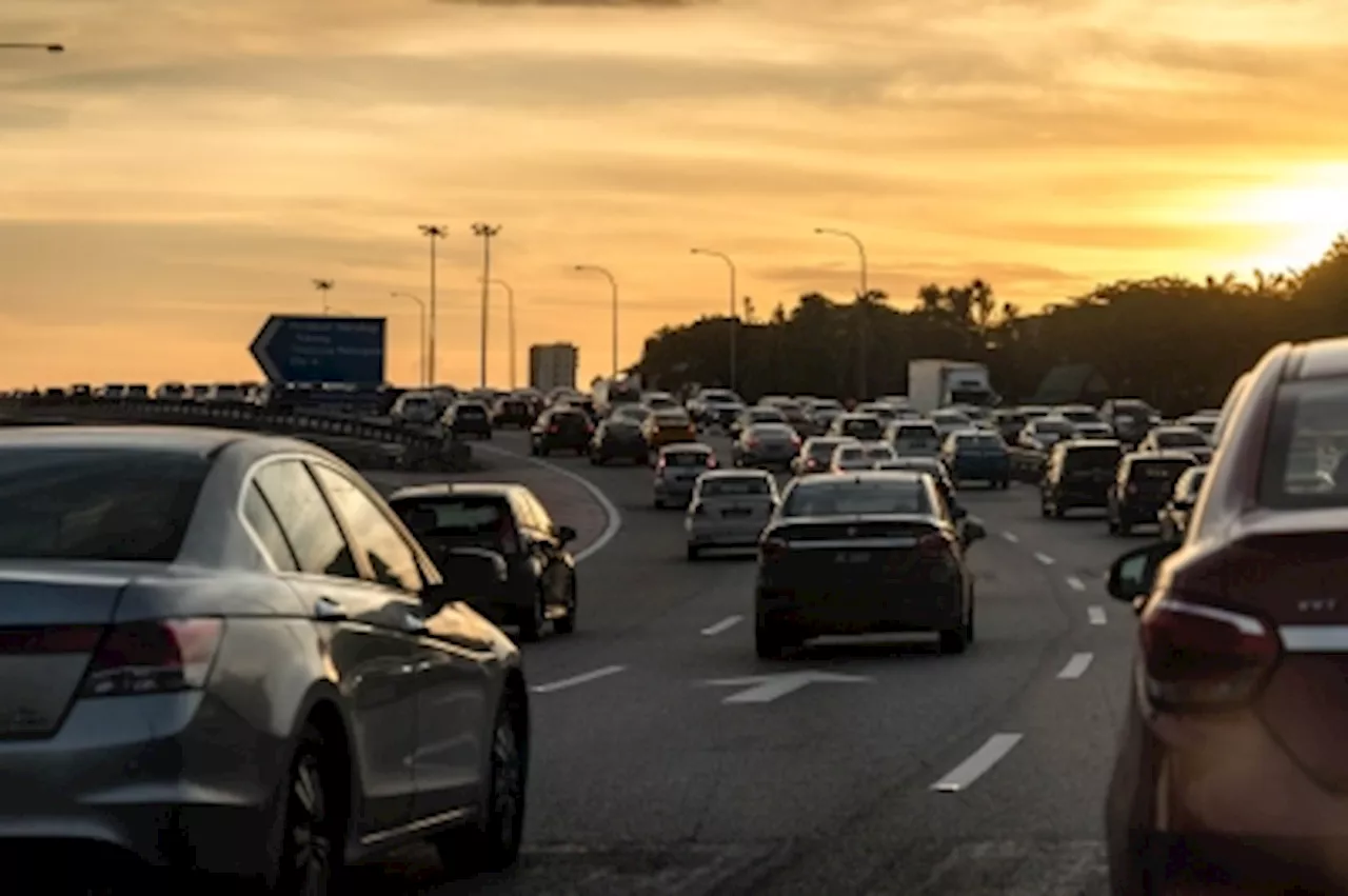 Federal Highway congestion due to installation of LRT3 bridge