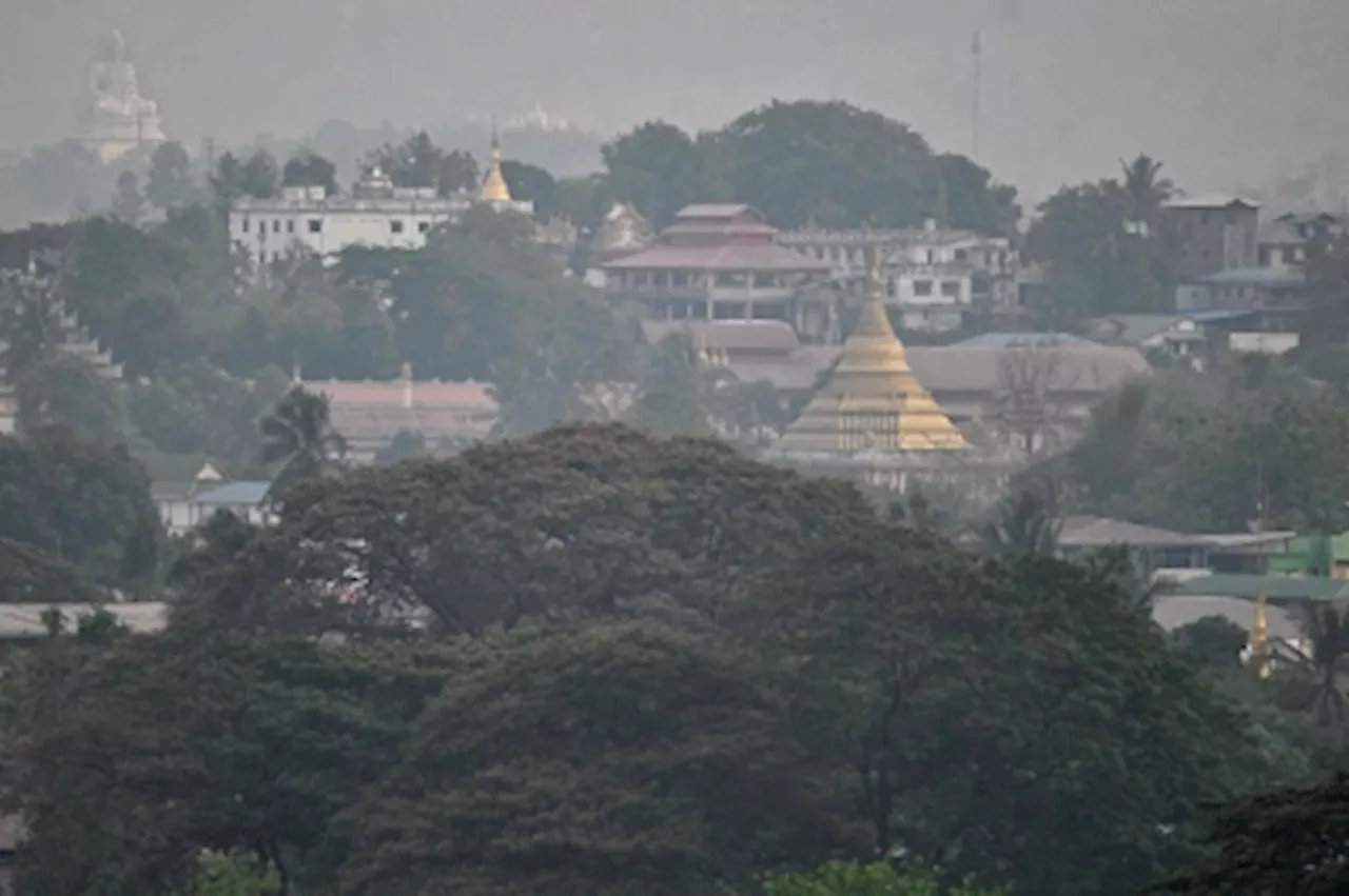 Thailand's Foreign Minister Visits Myanmar Border Amid Clashes