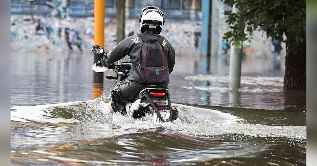 Jakarta Diguyur Hujan Deras, Ruas Jalan di Jakarta Utara Tergenang Banjir