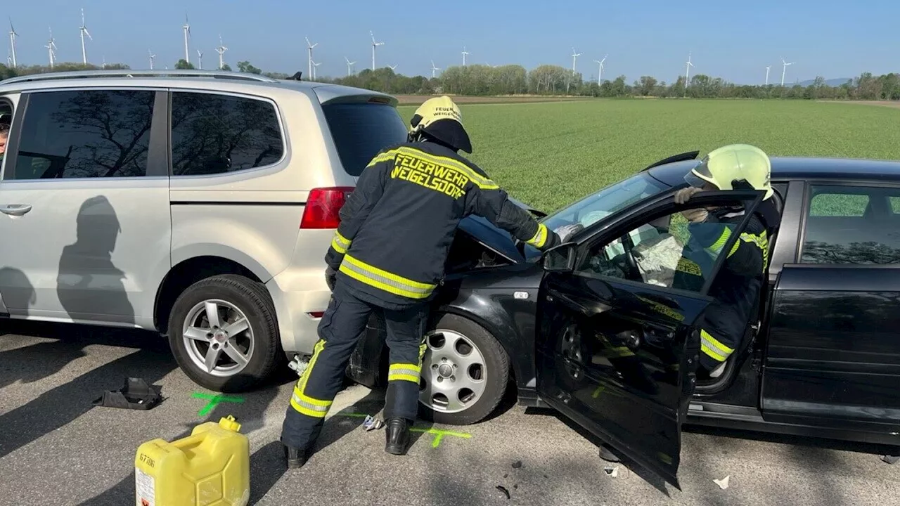 Baby und Autofahrerinnen bei Auffahrunfall verletzt