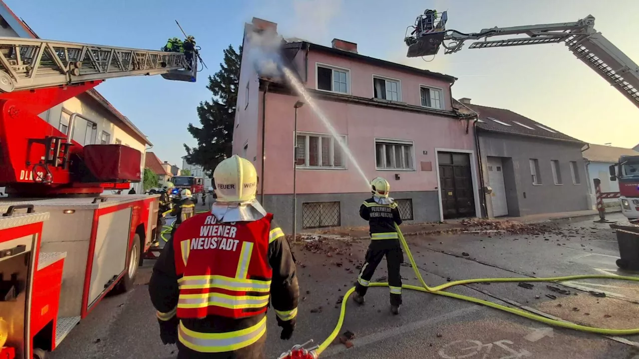 Brand in Wiener Neustadt: Haus nach Feuer unbewohnbar