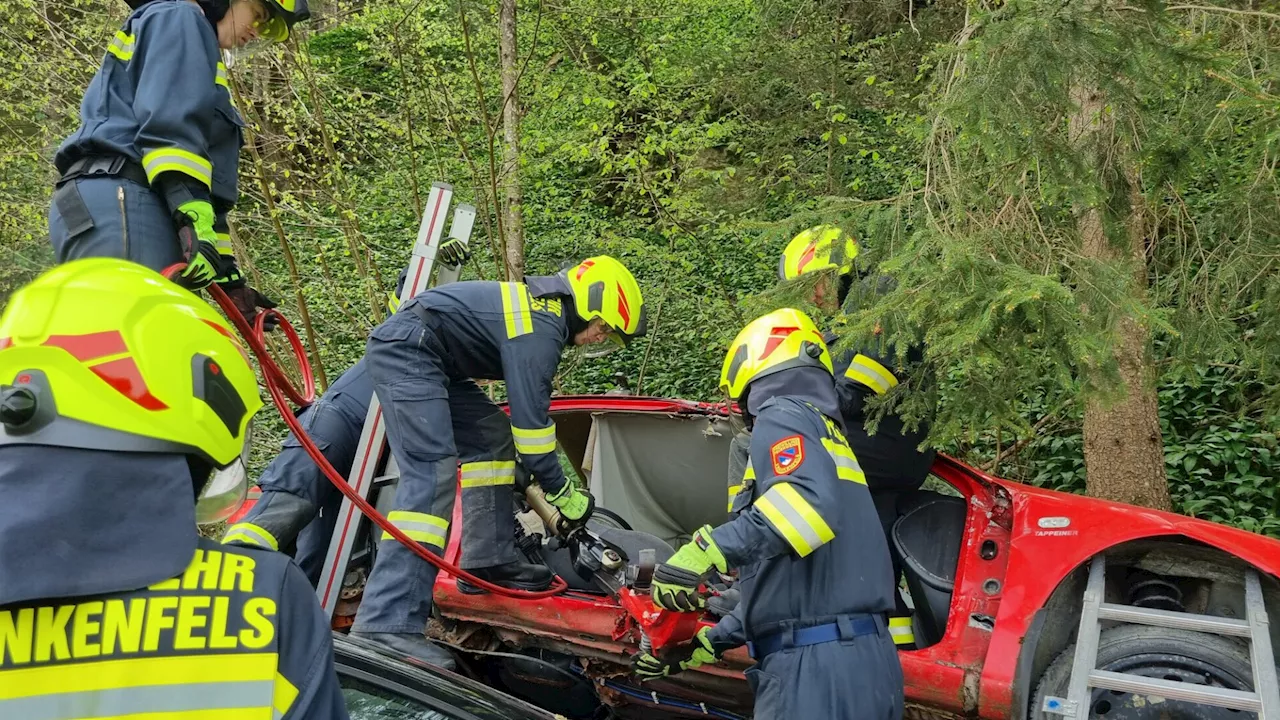 Frankenfelser Gemeindemitarbeiter im Feuerwehreinsatz