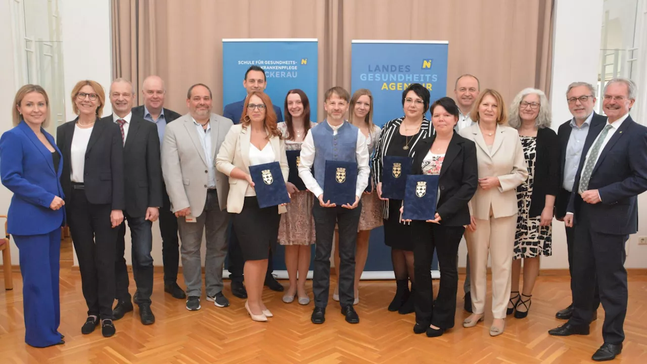 Pflegeassistenz-Ausbildung: Sechs Absolventen nahmen Diplome entgegen