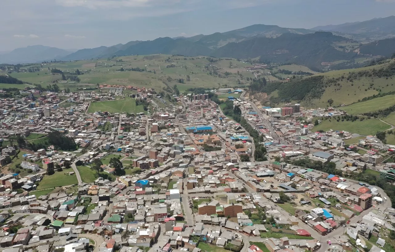 Fewer showers, less laundry, as water cuts hit Bogota