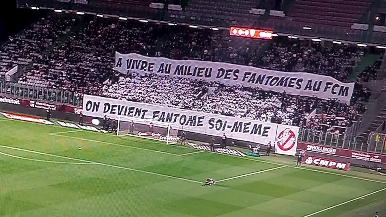 Metz-Lens: les supporteurs messins se moquent de leur équipe avec une tribune 'fantôme'