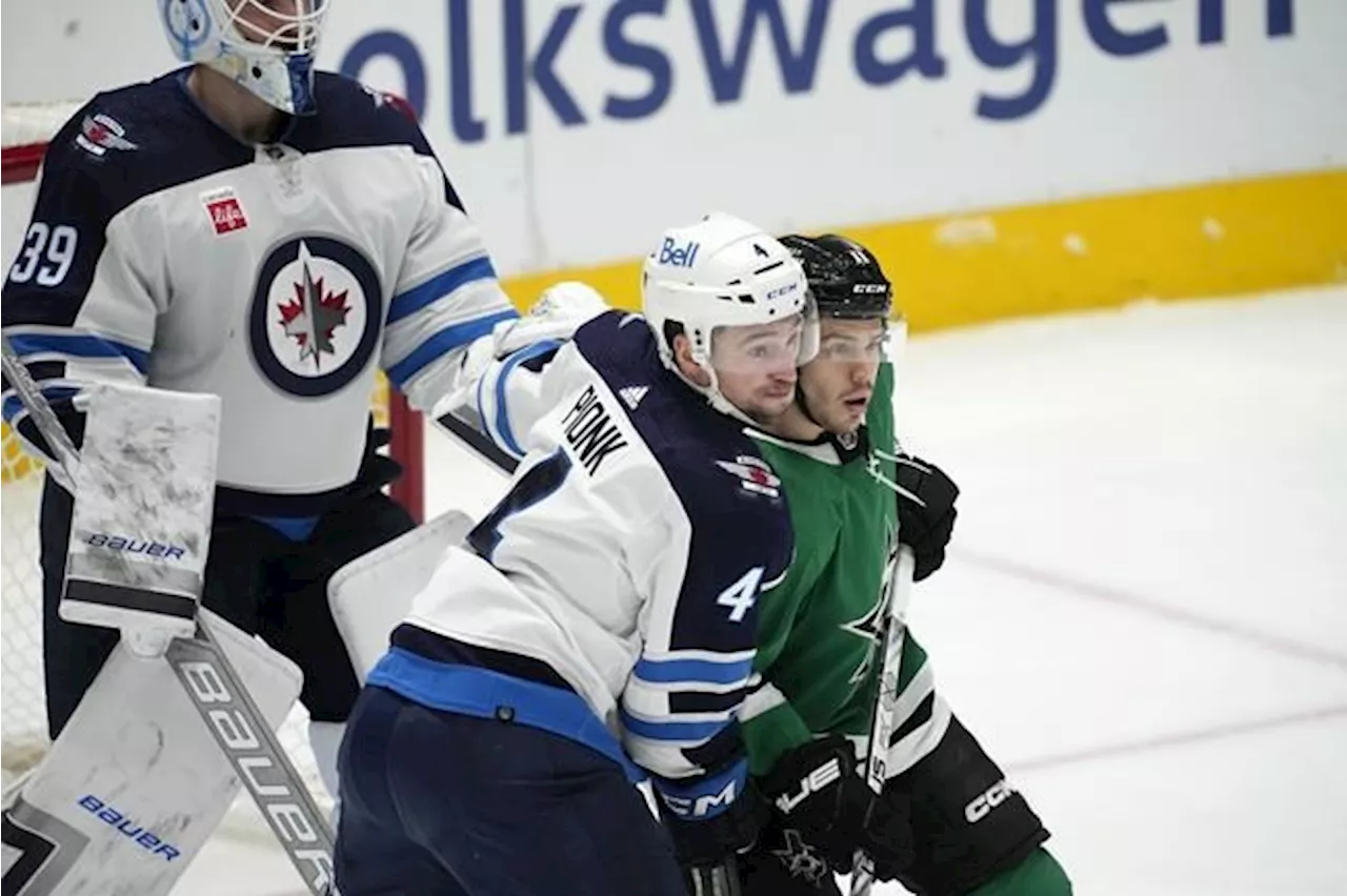 Laurent Brossoit gets 3rd shutout, Jets' 3-0 win keeps Stars from clinching Central Division