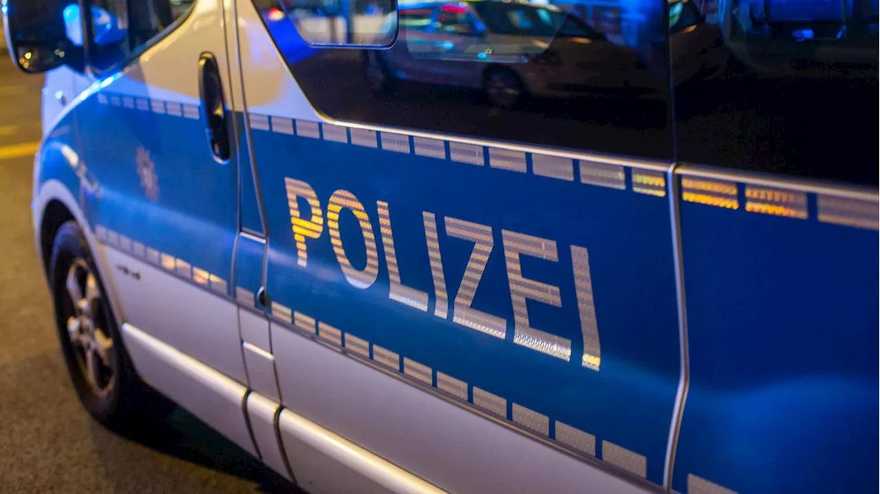 Polizei muss Menschenmenge beruhigen: Zwei Männer in Neukölln durch Stiche verletzt