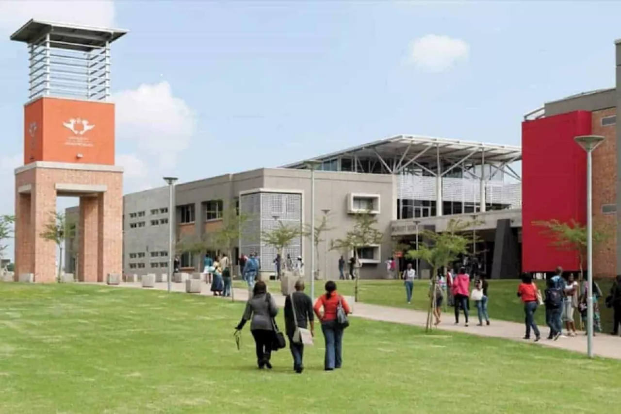 Frustrated UJ students ‘contemplating suicide’ after delay in bursary payments