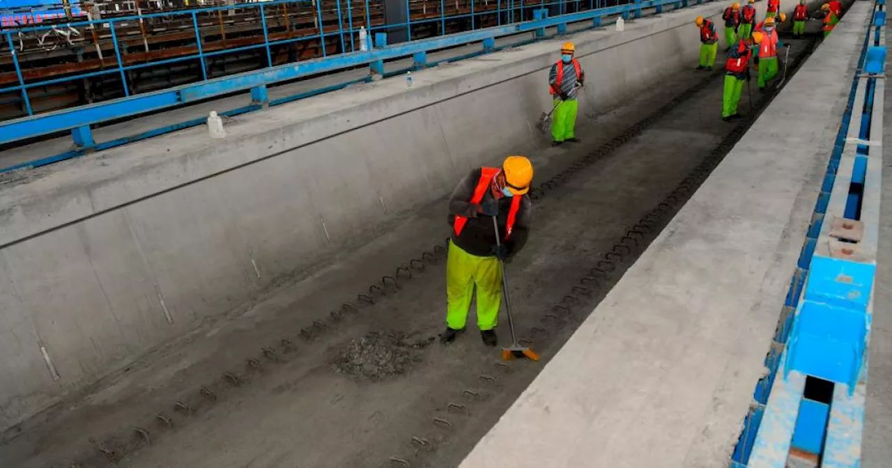 Installation of Pedestrian Overhead Steel Bridge Under Construction at UiTM LRT3 Station