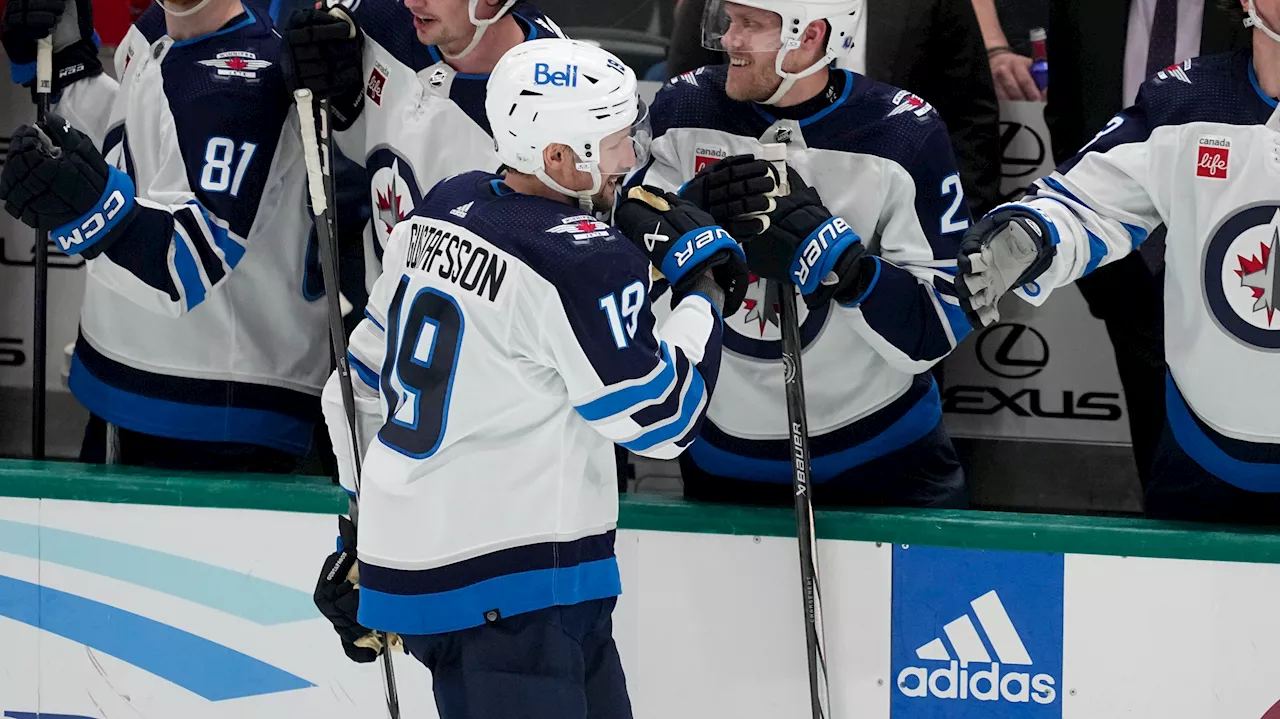 Jets prevent Stars from clinching Central with shutout victory