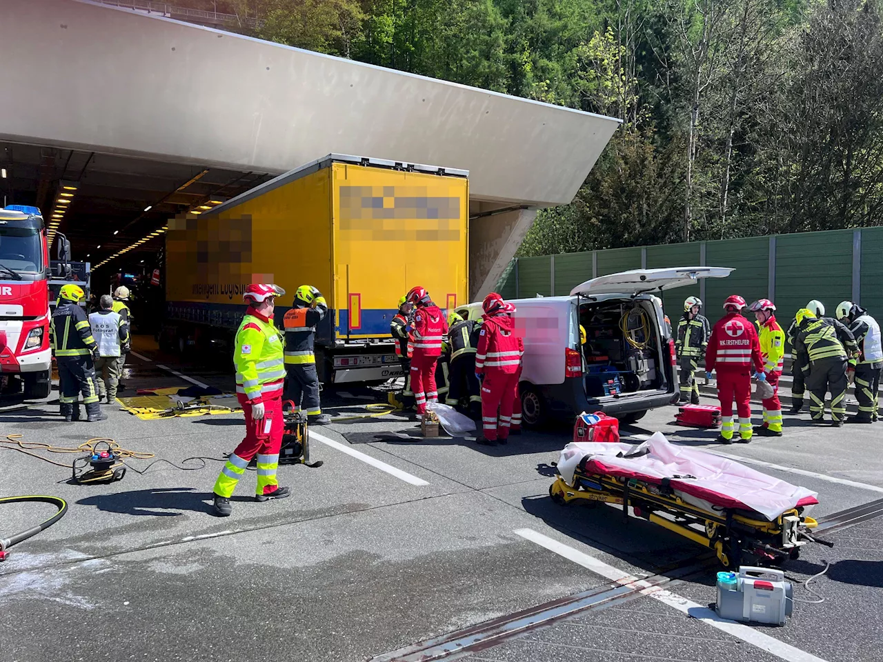 Schwerer Unfall beim Pfändertunnel-Portal