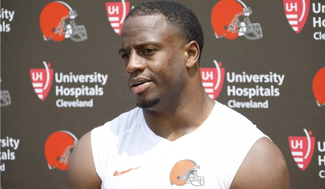 Cleveland Browns restructure RB Nick Chubb's contract as he rehabs from season-ending injury