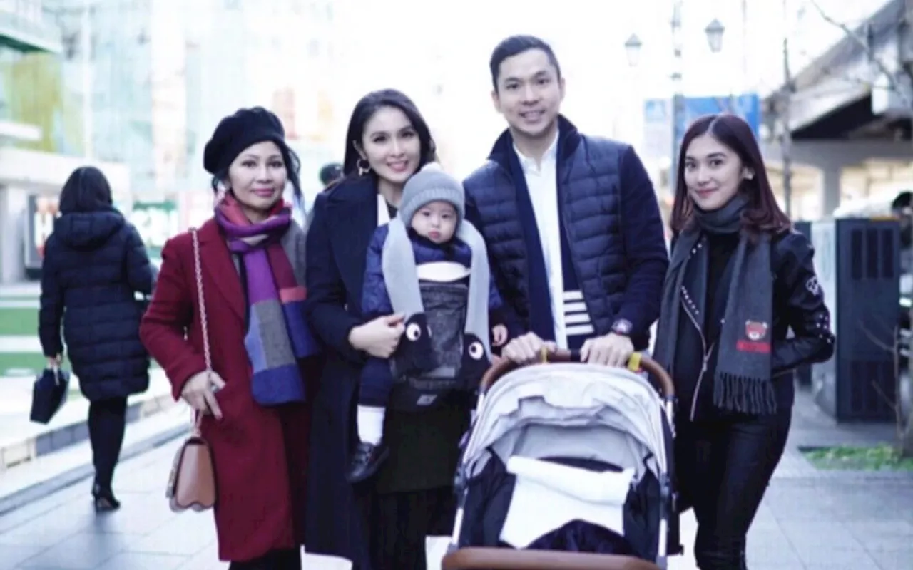 Ibu dan Adik Sandra Dewi Kegep Hapusi Foto saat Instagram Sang Artis Hilang