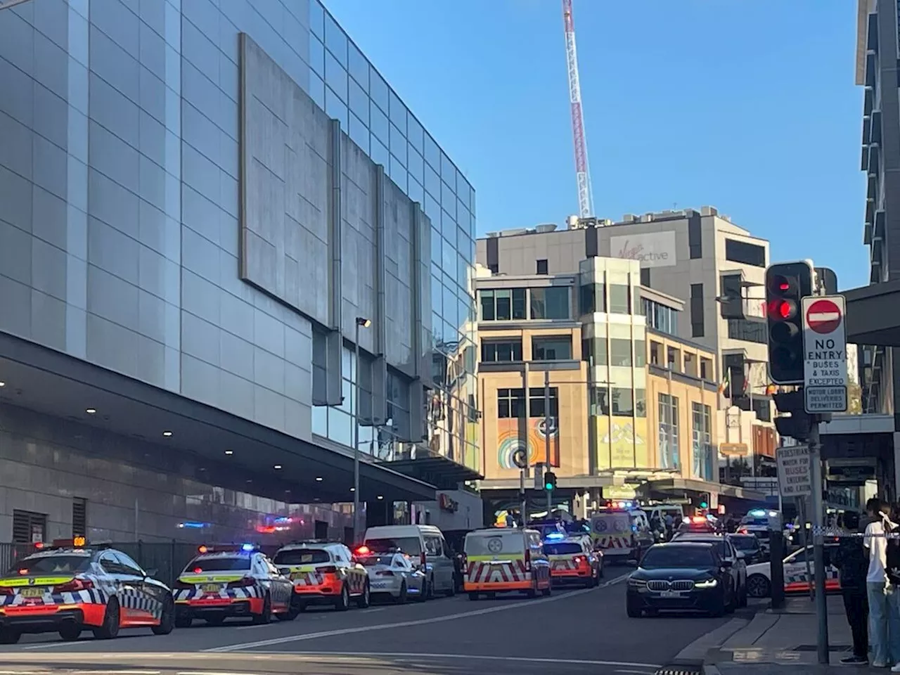 Flere knivstukket på kjøpesenter i Sydney