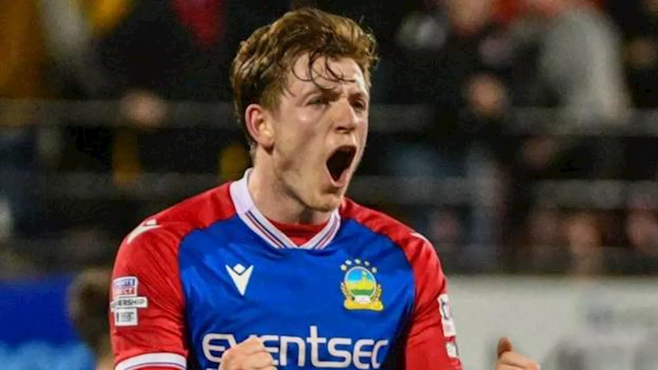 Linfield go top after last-gasp win over Crues