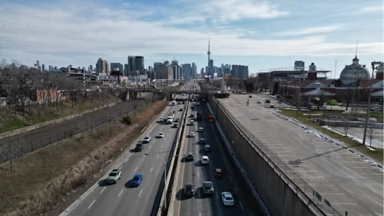 Gardiner Expressway to be reduced to 2 lanes starting Sunday